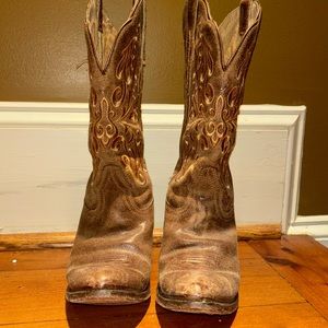 Ariat pointed toe western cowgirl boots